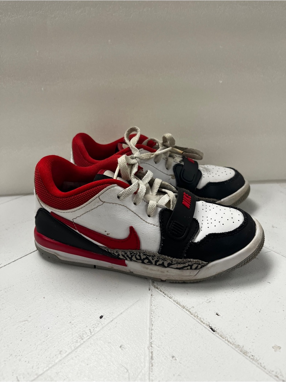 Jordan Legacy 312 Low GS/PS "Fire Red" Sneakers Size 13C - Picture 3 of 5